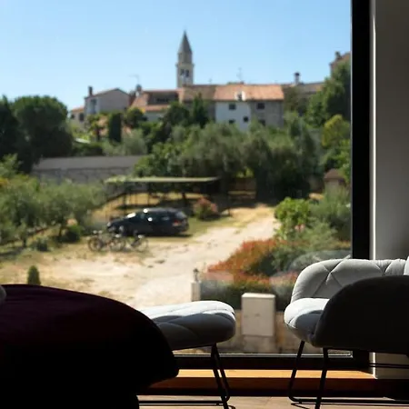 Holiday House M *