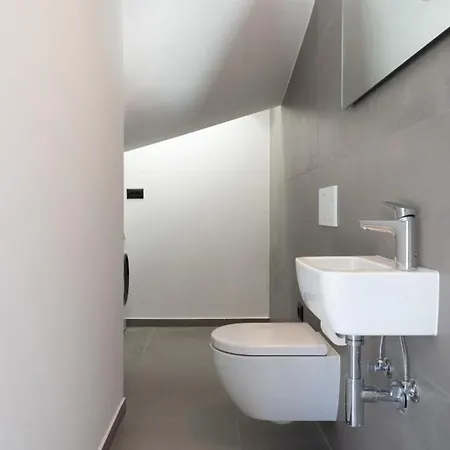 Holiday House M